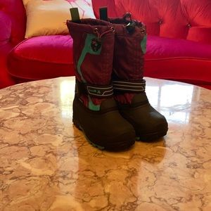 Girls waterproof barely used snow boots. Size 13